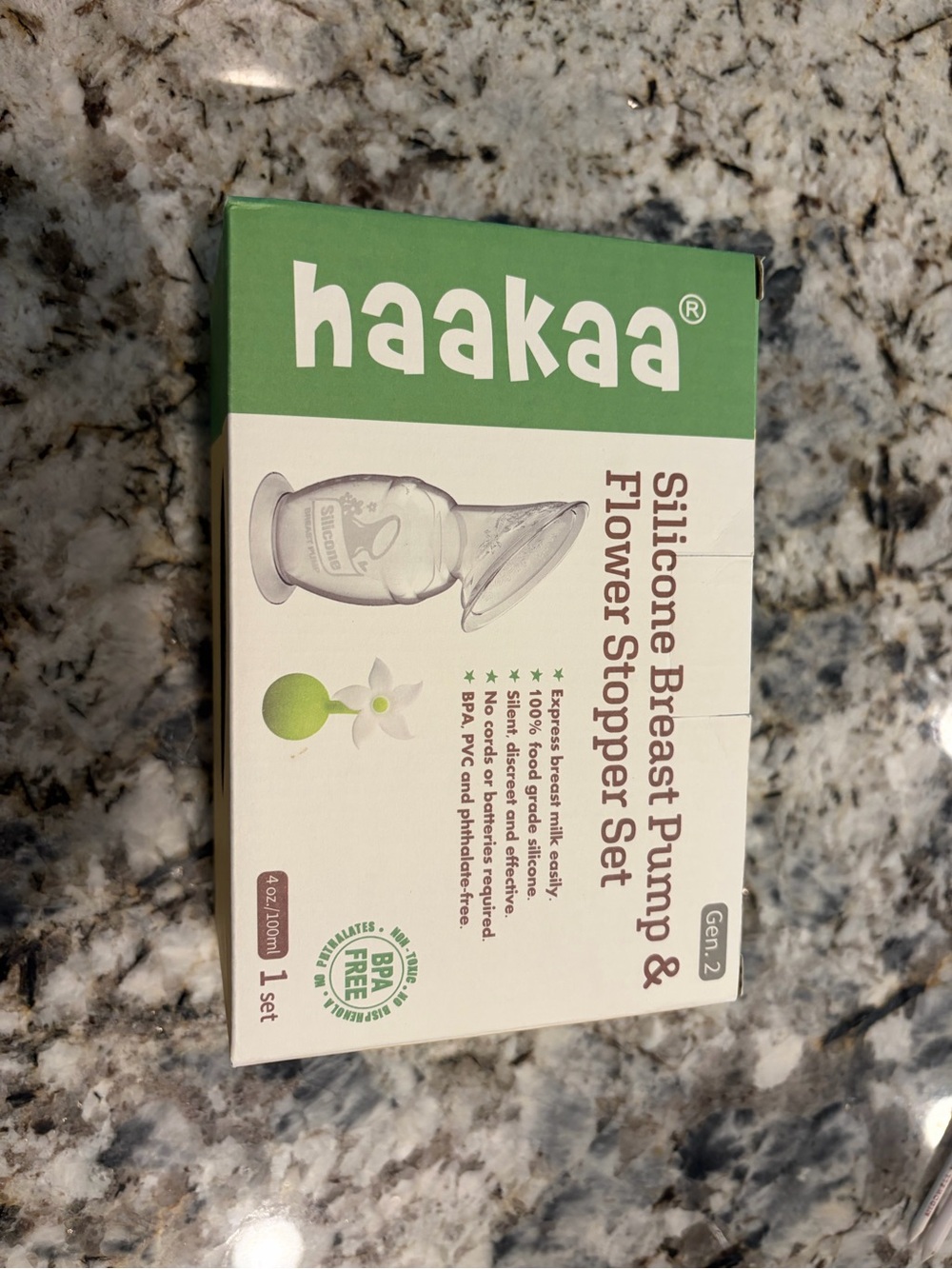 Haakaa Silicone Breast Pump & Flower Stopper Set in Green and White